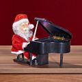 Nikolaus am Piano